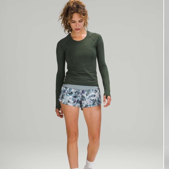 Lululemon Speed Up Short Size 4 with 2.5" inseam Kaleidofloral Multi Blue Cast - Picture 10 of 14